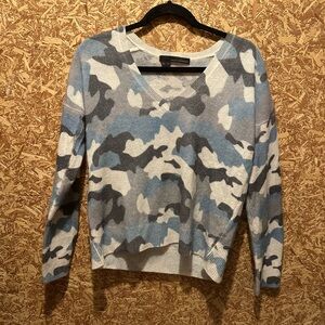 360‎ Cashmere Blue Camo Sweater Size XS